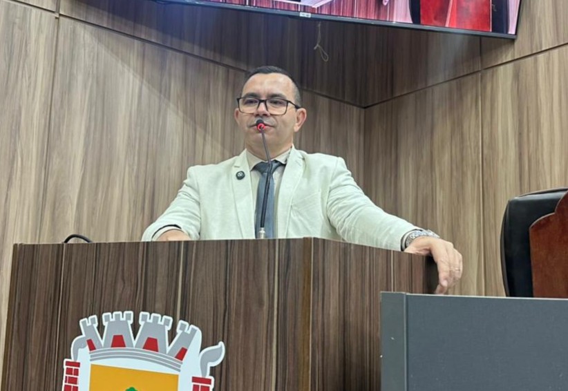 Alessandro Moreira cobra regularização de prédio público e andamento de obras da Escola Heroclito Leôncio Monteiro