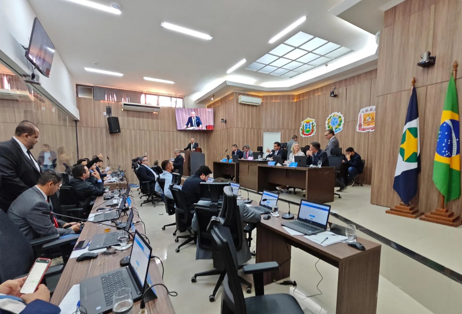 Câmara de Várzea Grande aprova reajuste salarial e verba indenizatória para contadores municipais