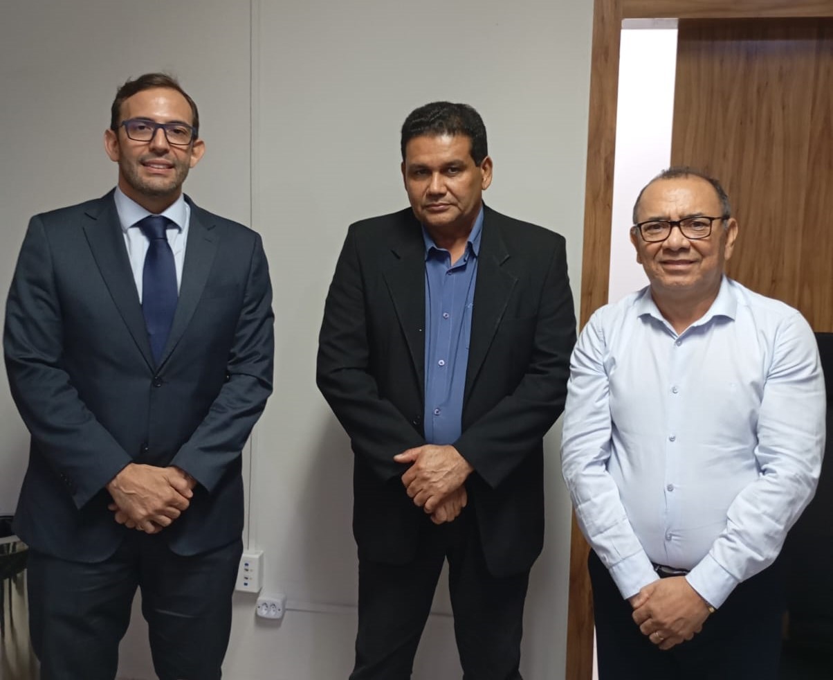 Câmara Municipal recebe visita de juiz para alinhar ações 