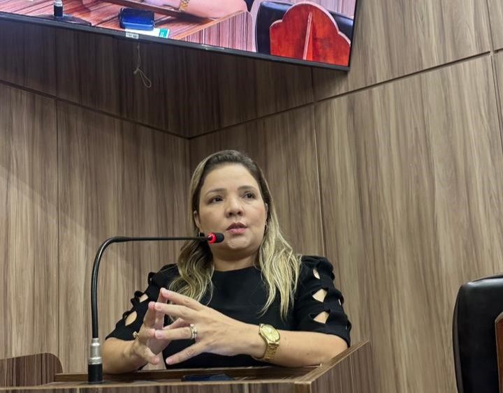 Gisa Barros cobra retomada de obras paralisadas no Jardim Glória e alerta para desperdício de recursos públicos