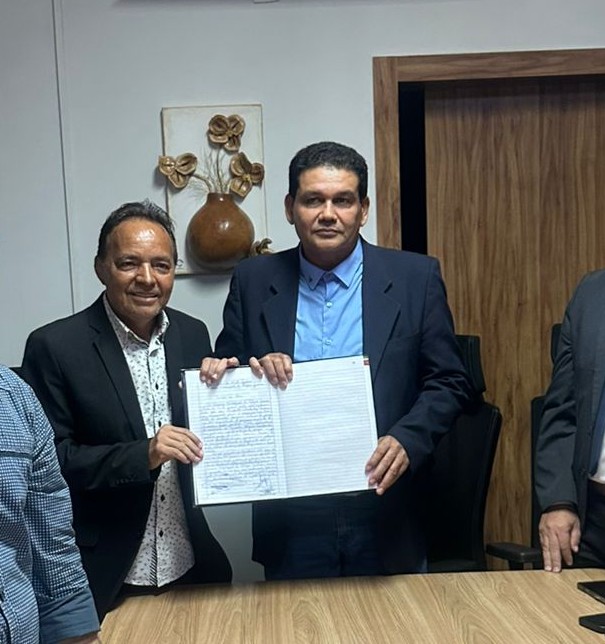 Joaquim Antunes toma posse e assume vaga de vereador no lugar de Rogério França