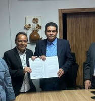 Joaquim Antunes toma posse e assume vaga de vereador no lugar de Rogério França