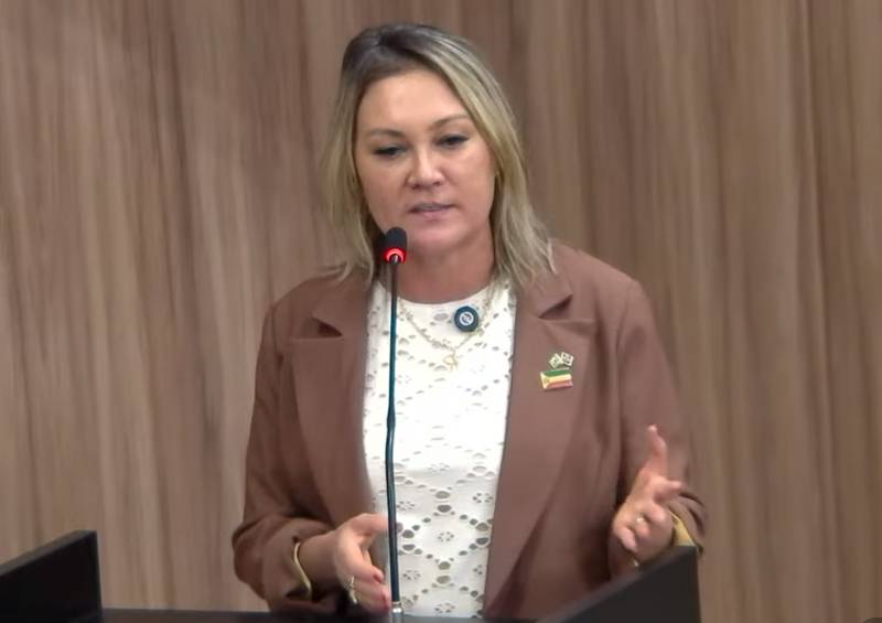 Projeto é aprovado com 18 votos favoráveis contra abuso em materiais escolares