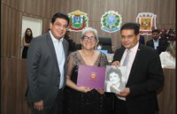 Sessão solene reúne mais de 100 mulheres homenageadas com o Título Sarita Baracat na Câmara de Várzea Grande