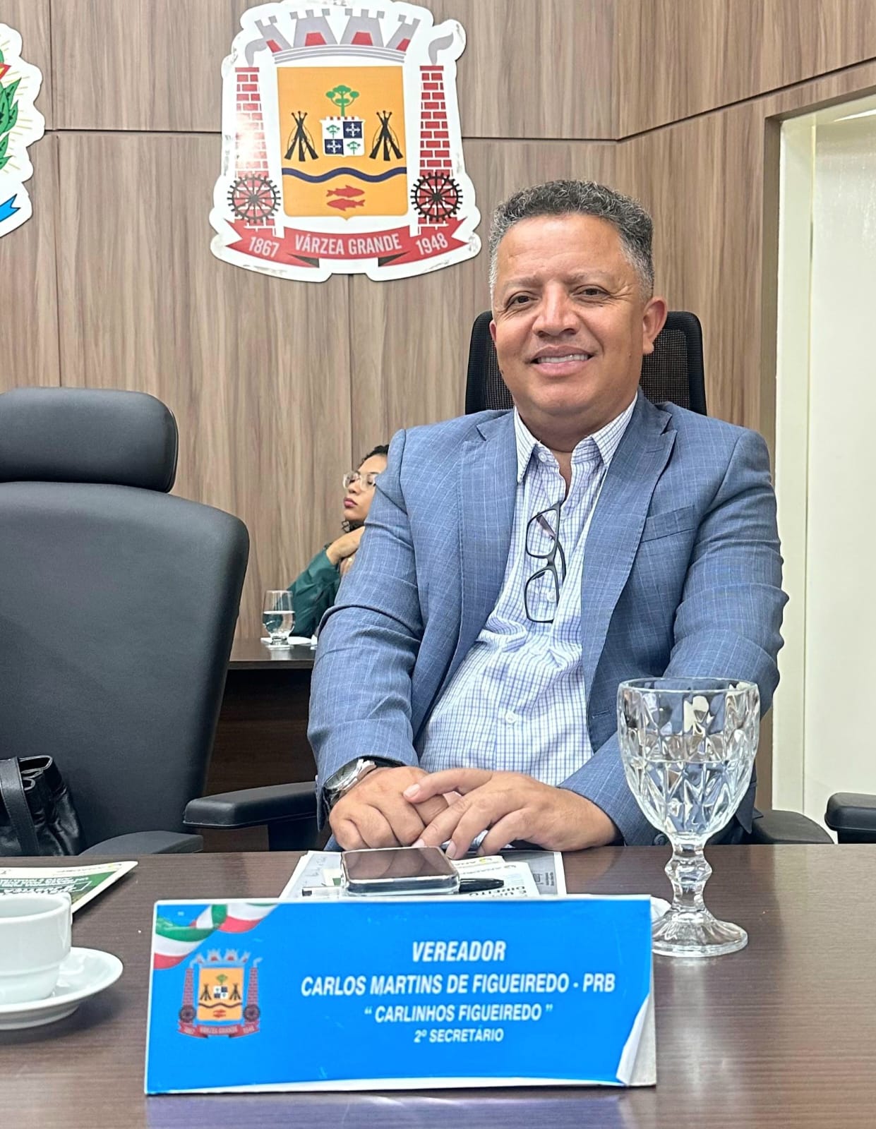 Vereador Carlinhos envia indicação para criação da Secretaria Municipal da Mulher