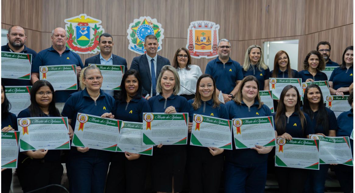 Vereador Cilcinho entrega Moção de Aplausos a professores da Escola Adventista