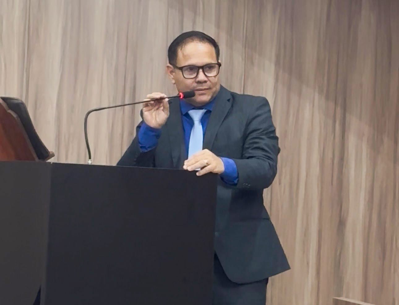 Vereador Raul cobra melhorias na infraestrutura e reforça papel fiscalizador