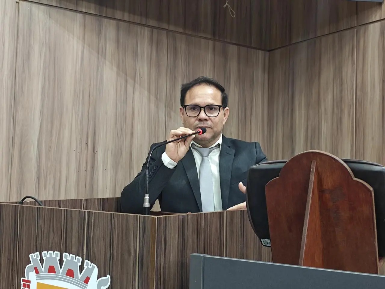 Vereador Raul Curvo propõe projeto para desburocratizar emissão de DPA e DPE em Várzea Grande