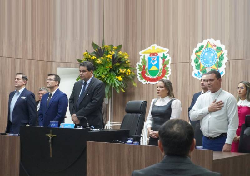 Sessão Solene de entrega de Títulos de Cidadão reúne autoridades e homenageados em VG